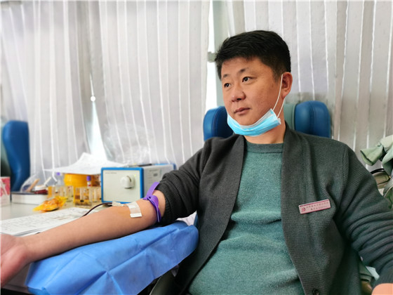 獻(xiàn)血傳真情，為黨旗添光彩 ——三元村春季無償獻(xiàn)血活動(dòng)側(cè)記