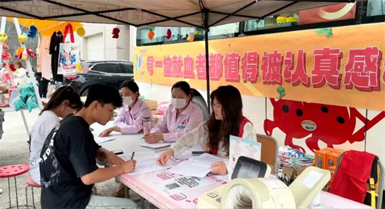 匯聚青春正能量 擔(dān)當(dāng)責(zé)任獻(xiàn)愛心——安康市中心血站聯(lián)合安康學(xué)院開展無償獻(xiàn)血活動(dòng)