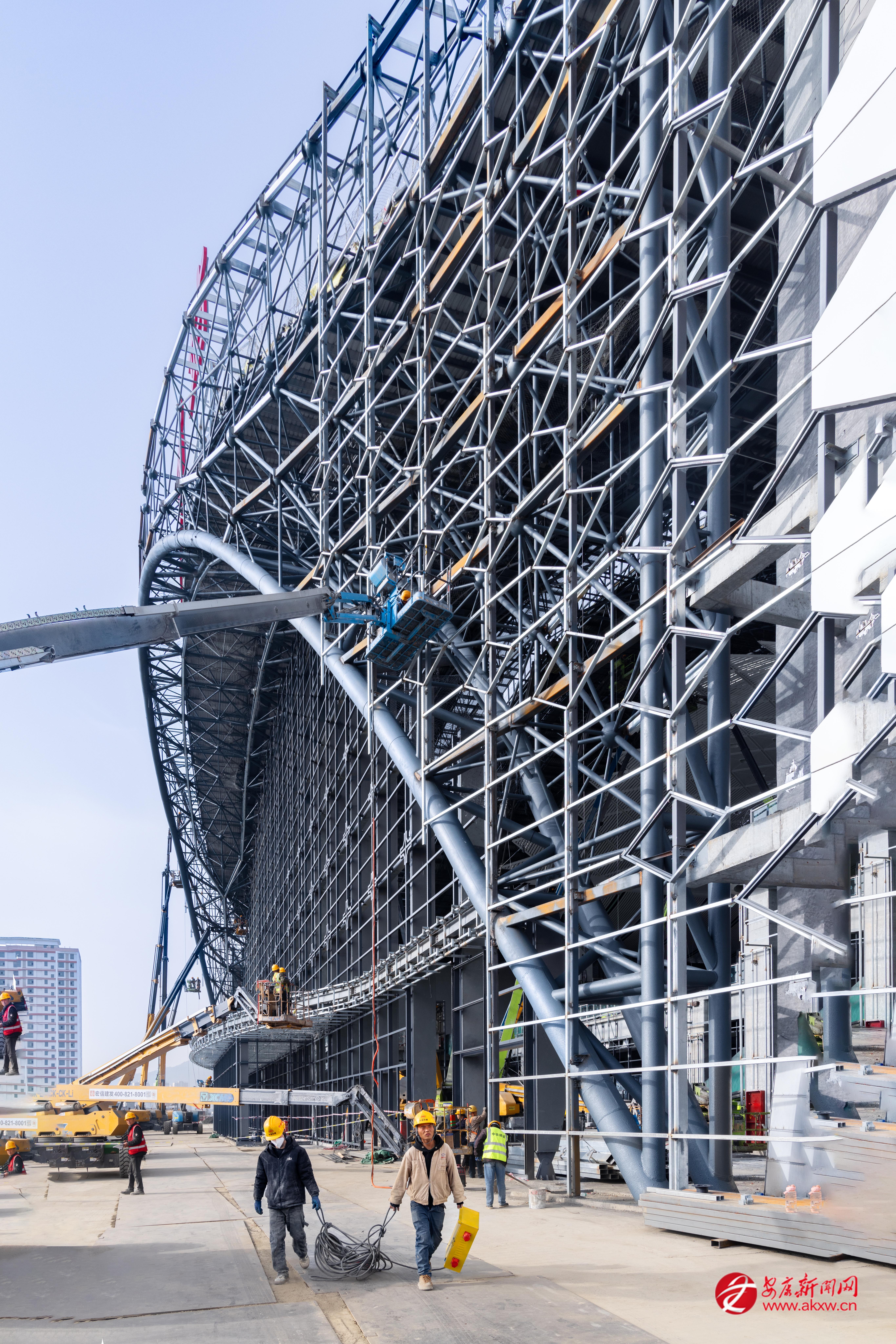 進(jìn)站幕墻施工