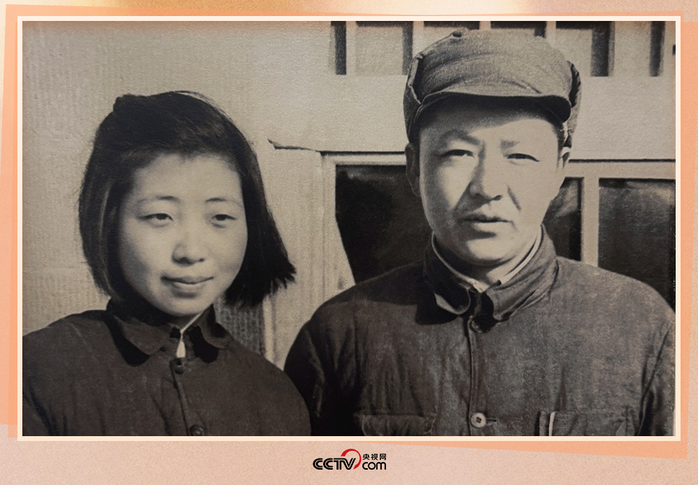 1947年初，習仲勛與齊心在延安合影。